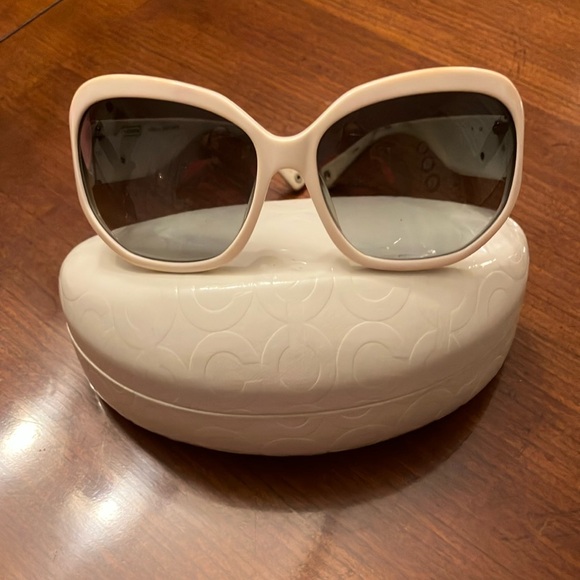 COACH WHITE ARABELLA SUNGLASSES. EXCELLENT CONDITION. WHITE EMBOSSED CASE. EUC - Picture 1 of 15